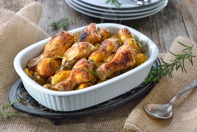 Chicken drumsticks with potatoes