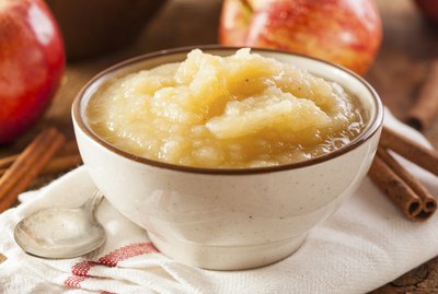 Healthy Organic Applesauce with Cinnamon