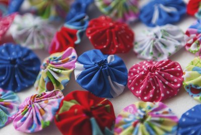 Yo yo fabric, suffolk puffs, quilt