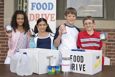 Kids volunteering at food drive