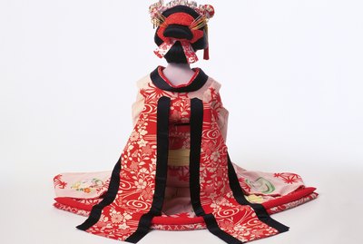Portrait of a Kabuki actor acting as female sitting down, Rear View