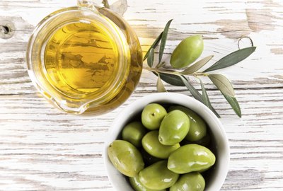 olives with leaves
