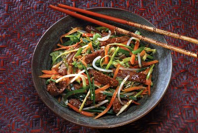 Beef stir-fry with carrots and bean sprouts