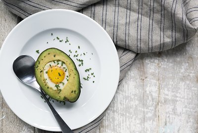 DIY guide for How to Bake Avocados With Eggs in the Middle with step-by-step instructions