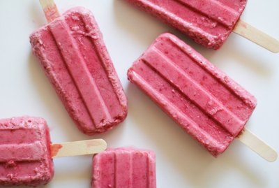 DIY guide for Refined SugarFree Frozen Fruit Pops with step-by-step instructions