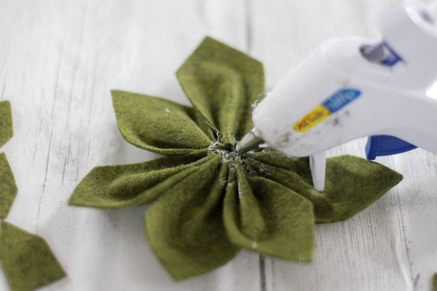 Felt succulents are not only full of color, texture and unique character, but they are a cinch to make.