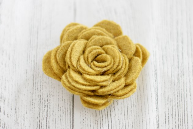 Felt succulents are not only full of color, texture and unique character, but they are a cinch to make.