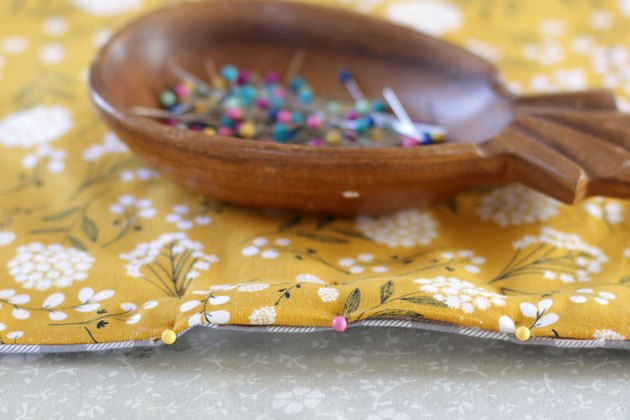 When you show up carrying your fresh pie in this fabric pie carrier, everyone is going to want to know which boutique sells them. Won't they be surprised when you tell them you made it yourself.