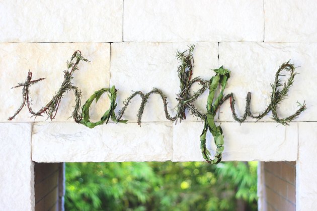 DIY Herb "Thankful" Sign