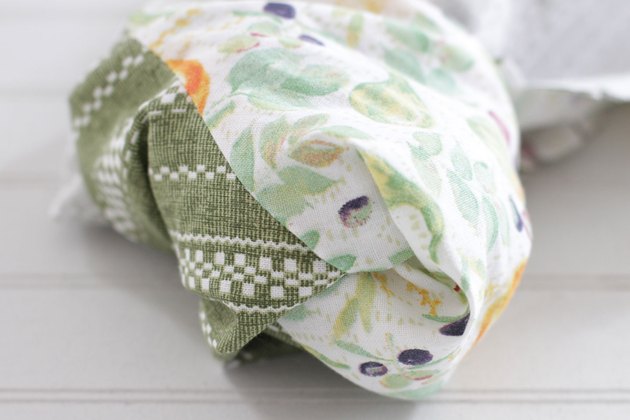 This holiday season, keep your rolls fresh and, at the same time, add some serious style to your table with a DIY fabric roll cover.