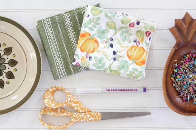 This holiday season, keep your rolls fresh and, at the same time, add some serious style to your table with a DIY fabric roll cover.