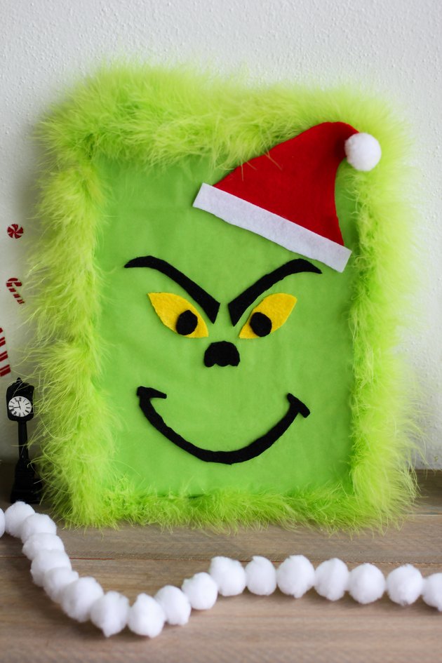 DIY The Grinch gift wrap