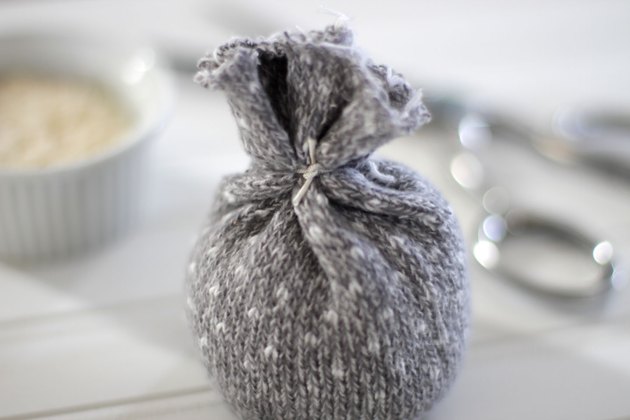 grab some old sweater remnants, a sock and a little rice and before you know it you'll be hangin' with your "gnomies" this winter, too.