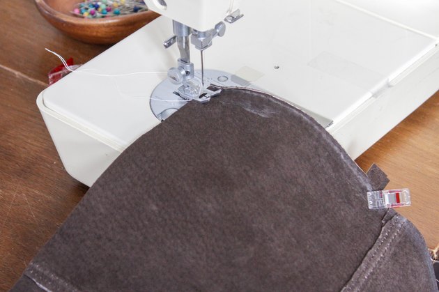 Whether you're on vacation, shopping at the store, strolling through the park or enjoying an afternoon at the zoo, a cross bodybag is a must have item.