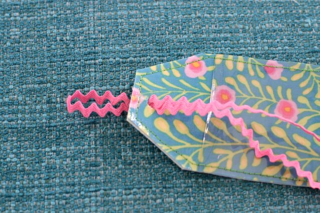 These bright and custom luggage tags will make your baggage noticeable from far away and there will be no doubt about the whereabouts of your luggage.