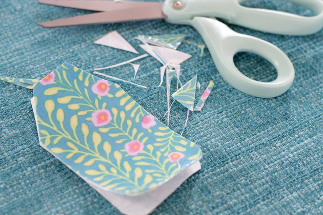 These bright and custom luggage tags will make your baggage noticeable from far away and there will be no doubt about the whereabouts of your luggage.