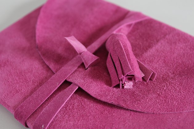 There are loads of unwanted suede jackets hanging around the thrift stores that can be made into these beautiful journal covers.
