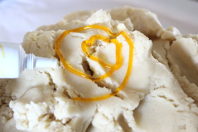 yellow food color