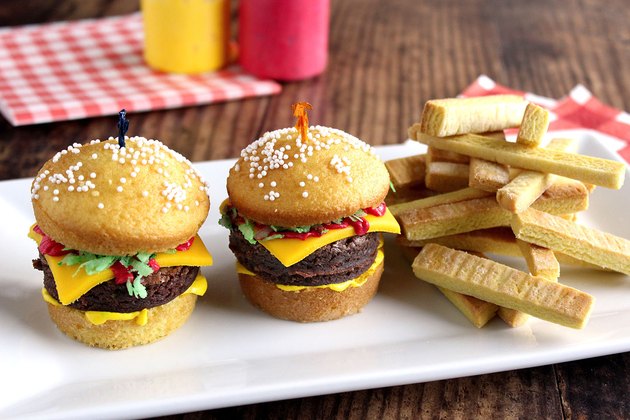 DIY Cupcake Cheeseburgers & Cookie Fries