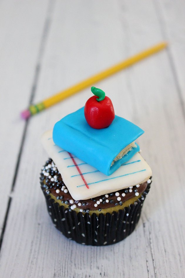 book cupcake