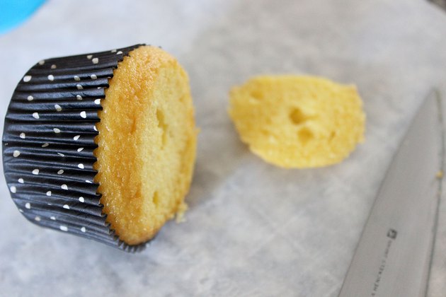 trim cupcakes