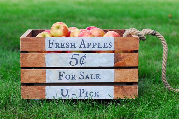 DIY Vintage Apple Crate for Fall