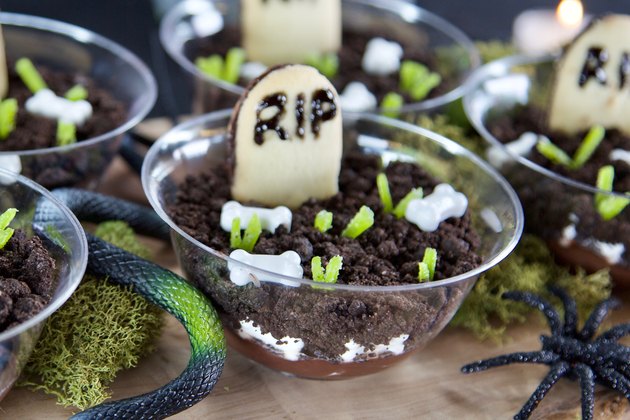 DIY Graveyard Pudding Cups