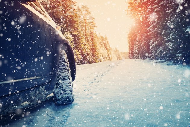 19 Necessities to Include in a Car Emergency Kit for Cold Weather