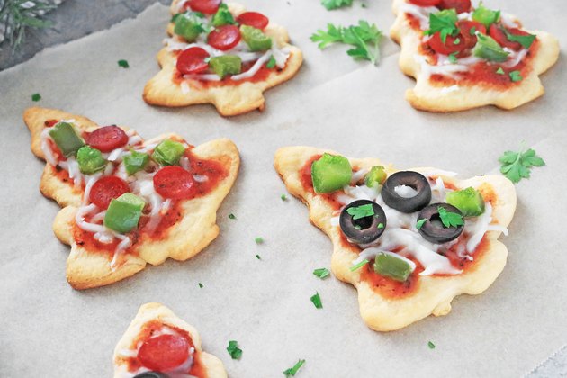 How to Make Mini Christmas Tree Pizzas