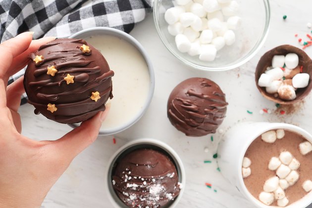 How to Make Hot Chocolate Cocoa Bombs