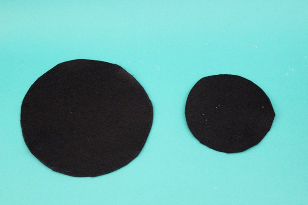 felt circles for snowman