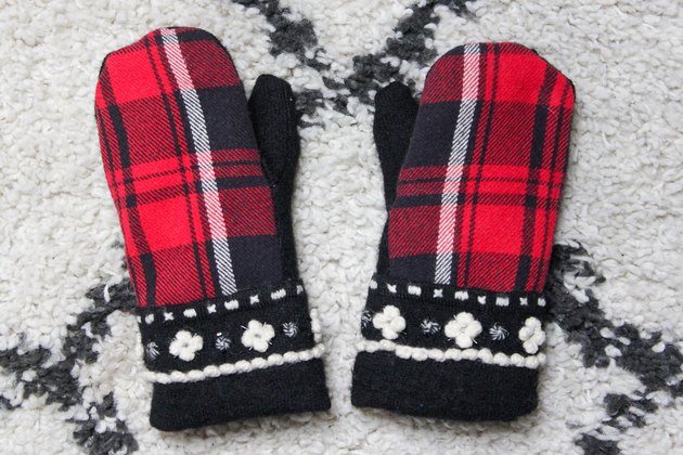 DIY Mittens From an Upcycled Flannel Shirt