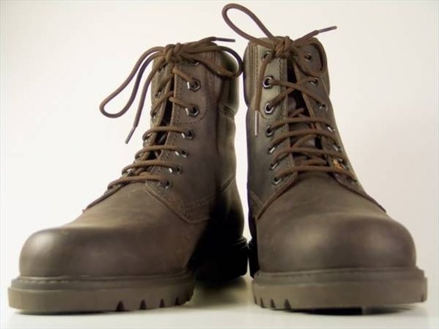 can you out leather shoes in the washing machine