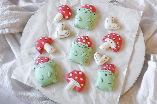 Whimsical Frog & Mushroom Meringues for a Delightful Bite