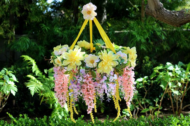 How to Make a Flower Chandelier