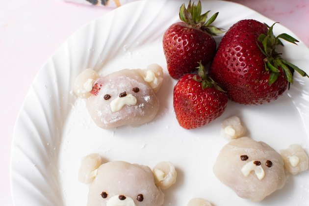 A Super-Sweet Batch of Strawberries & Cream Mochi Bears