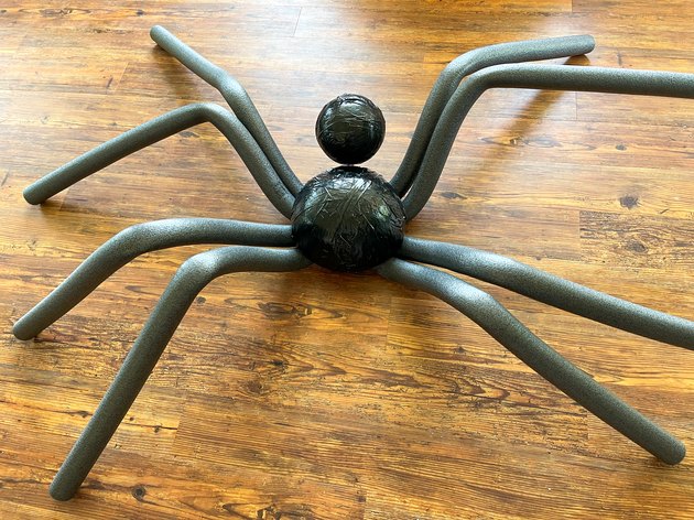 How to Make a Giant Spider Halloween Decoration