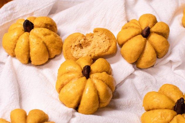 Fall's Favorite Dinner Roll: Pumpkin-Shaped Pumpkin Spice Rolls