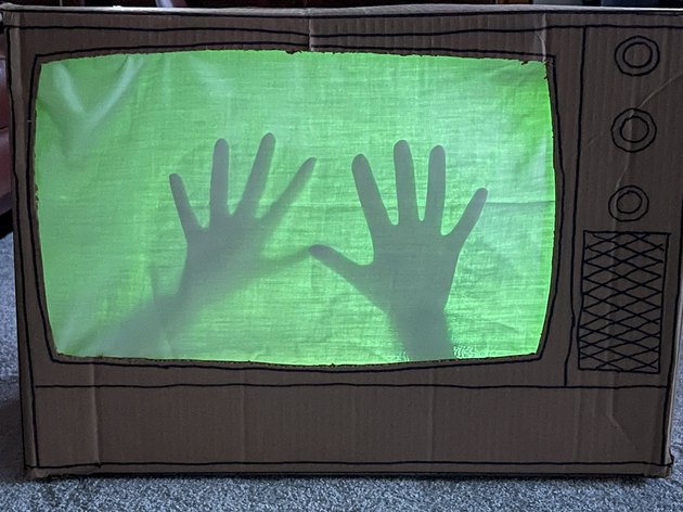 DIY 'Poltergeist' Haunted TV Halloween Decoration