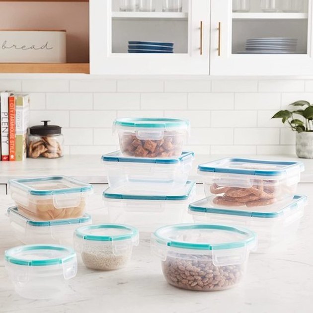 World Kitchen, Snapware 11 Cups Food Storage Container, 1 container 