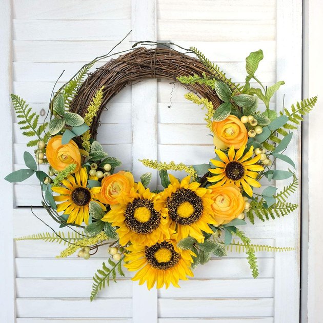 20 Summer Wreaths to Brighten Up Your Front Door
