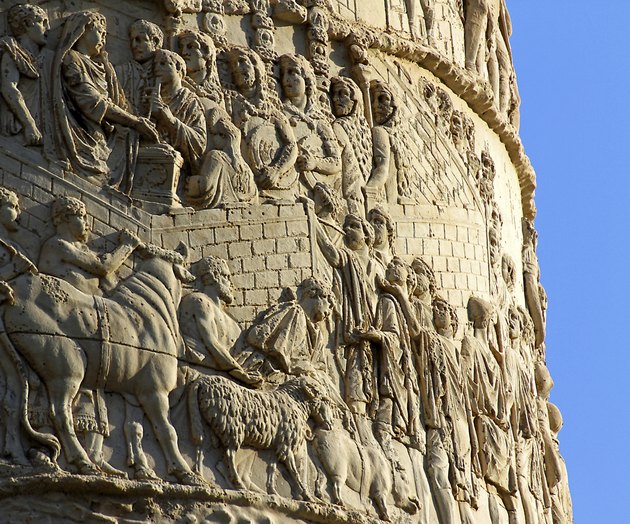 detail of Romans warriors sculpted in Trajan's column