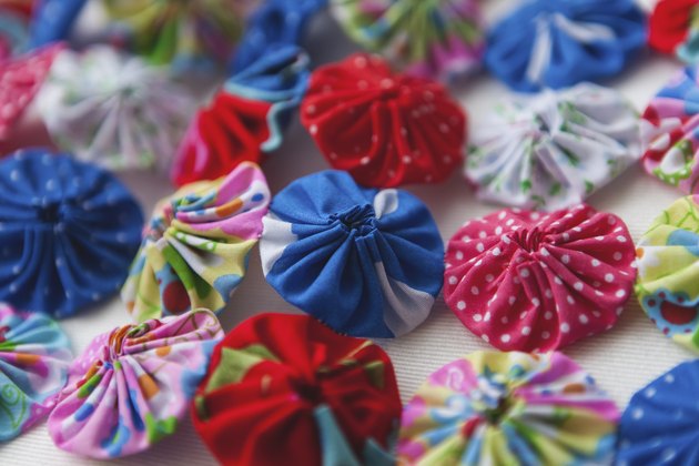 Yo yo fabric, suffolk puffs, quilt