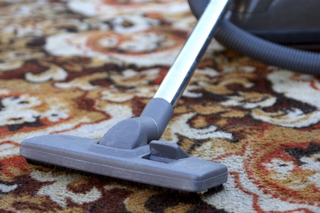 Cleaning carpet
