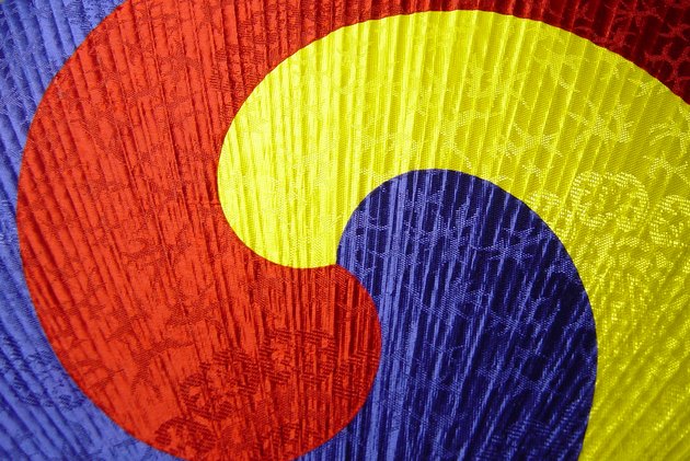 Macro Tri Color Korean Fan