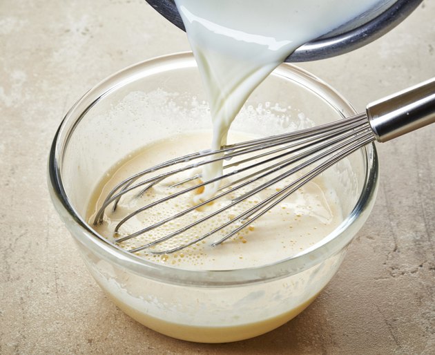 making vanilla sauce
