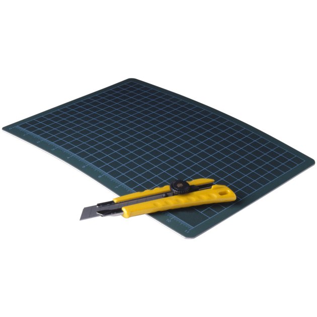 Paper cutting board and razor