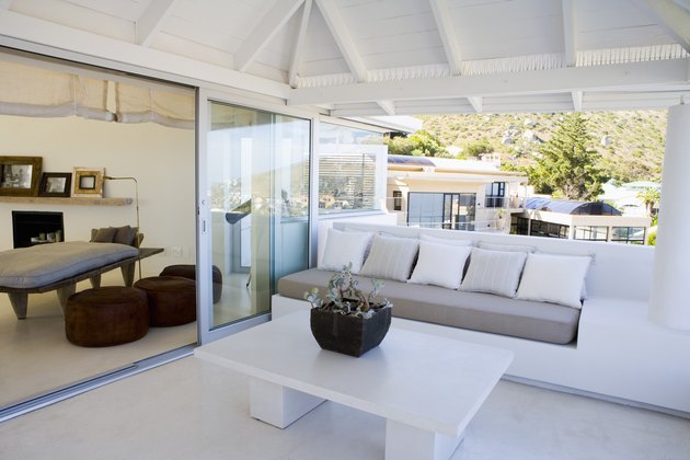 Veranda and living room