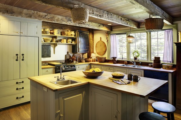 Primitive colonial Kitchen