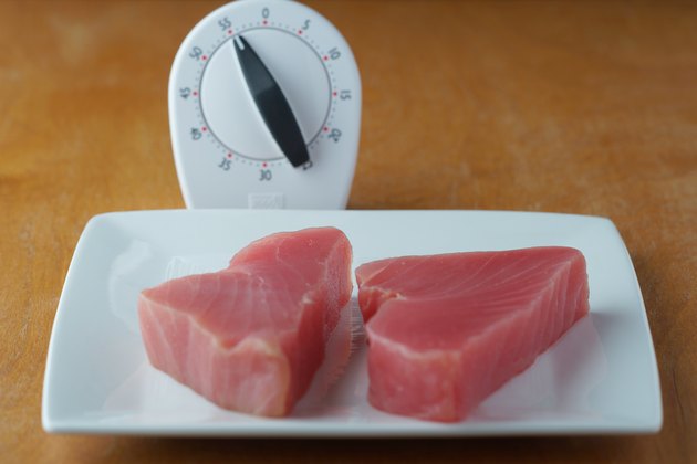 searing tuna
